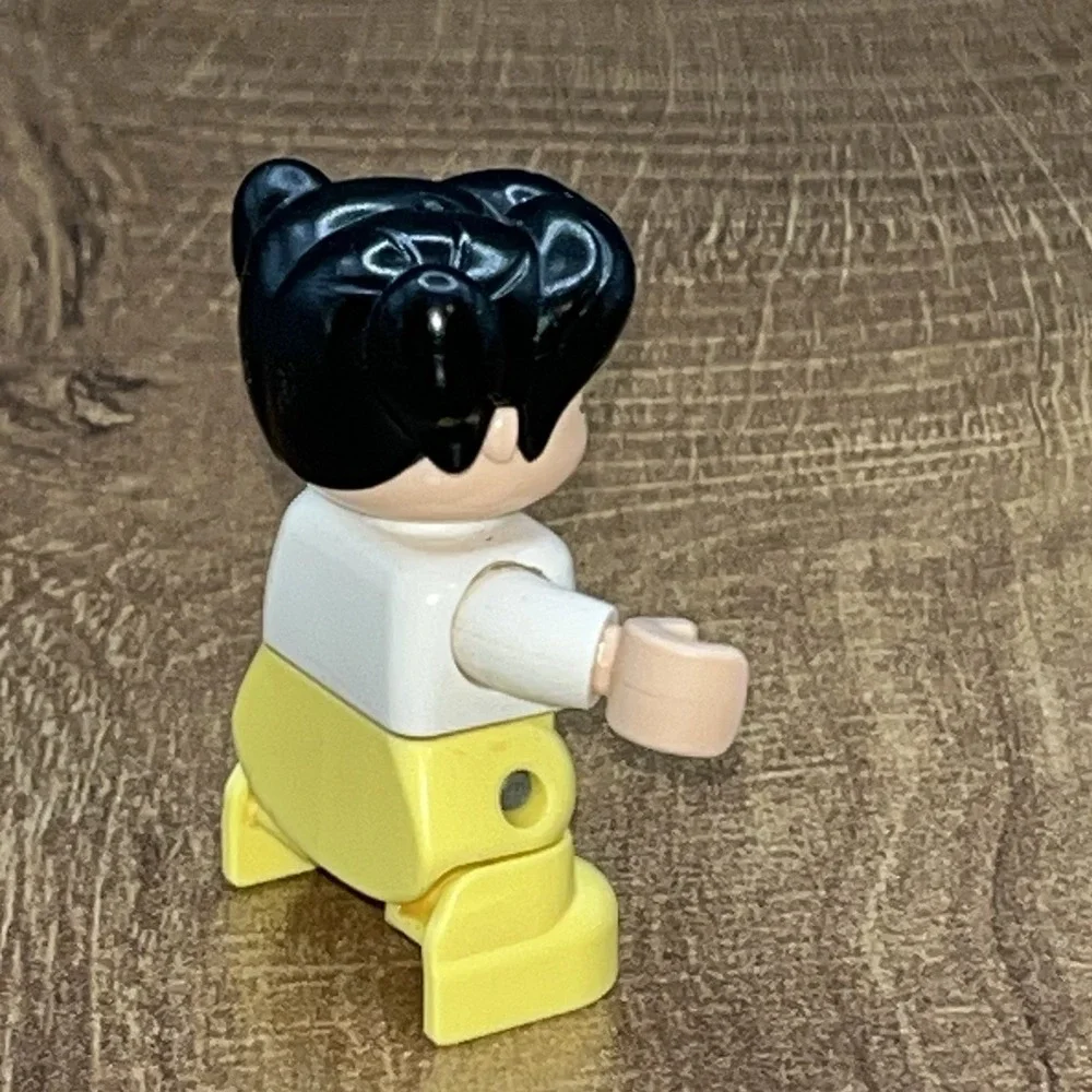 Lego Duplo‎ Figure Asian Girl Daughter Toddler White Shirt Yellow Pants Pigtails - Picture 3 of 5